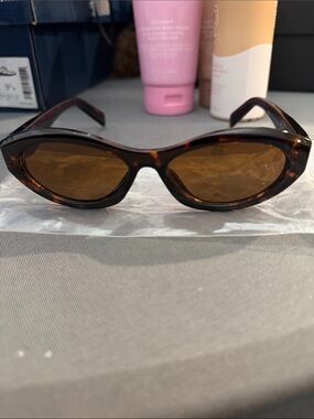 Classic Tortoiseshell Oval Women's Sunglasses - Brown Lenses